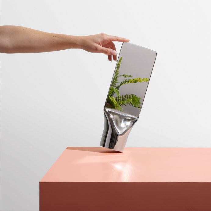 PRESS_MIRROR_01_SQUARE.png
