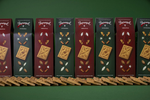 Paprenjak on Behance #pepper #croatia #branding #redesign #packaging #design #color #cookie #food #bake #christmas #ornament #rebranding #biscuit