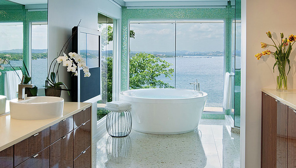 Beautiful bathroom atmosphere - Bathroom flavours #interior #design #bathroom #bathtub #decoration