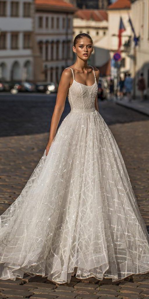 Are you ready for total inspiration? We have prepared for you amazing bridal gowns from a talented Israeli designer Helena Kolan.