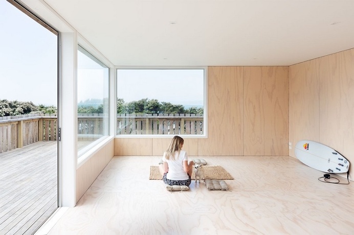 Crowsnest was Designed as a Home for Surfers / Red Architecture