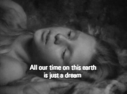 tumblr_ldur4kIpKn1qzzxybo1_500.png (500×369) #movie #white #dramatic #black #and #still
