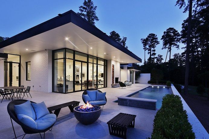 Durham House Offers a Stylish and Comfortable Indoor-Outdoor Lifestyle 16