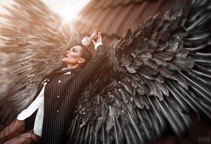 Conceptual and Dreamlike Portrait Photography by Svetlana Belyaeva