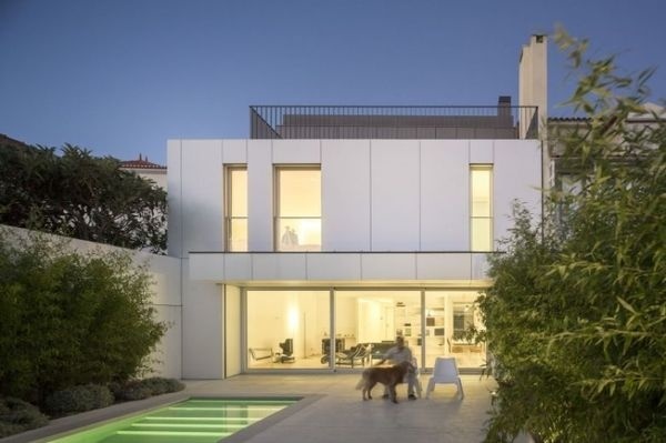 Parede 11, um projecto do atelier Humberto Conde #cascais #lovers #archilovers #archi #design #portugal #building #architecture