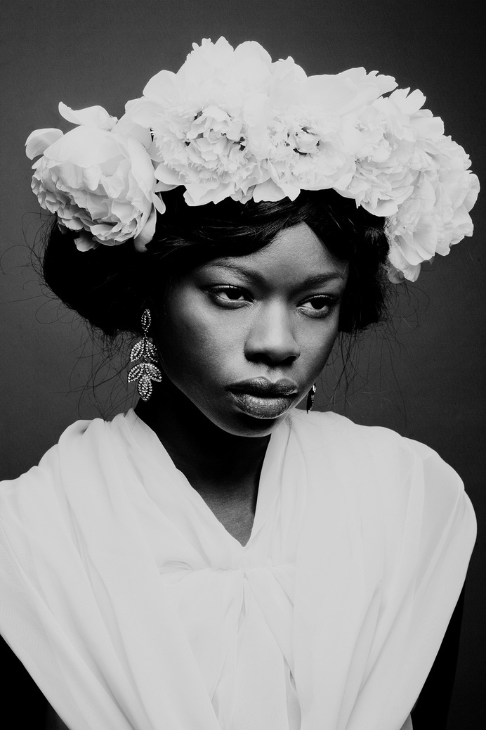 Camille Collin #photo #portrait #woman #flowers