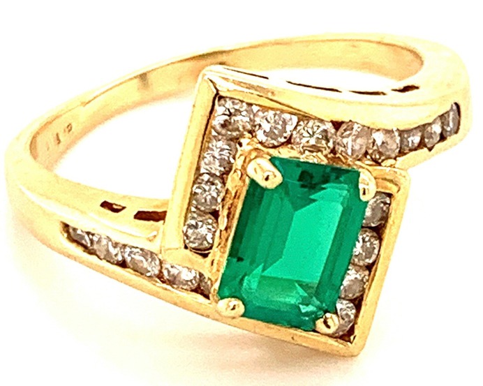 Chatham Created Emerald Ring