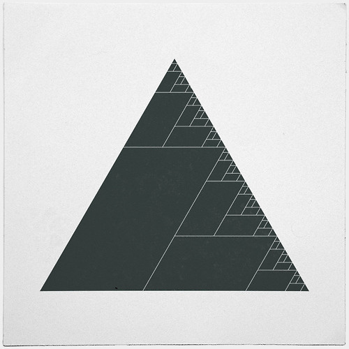#399 Ashes of the triangle – A new minimal geometric composition each day
