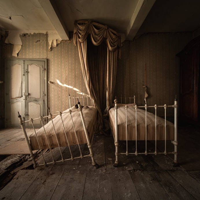 Abandoned Italy: Striking Urbex Photography by Jeroen Taal