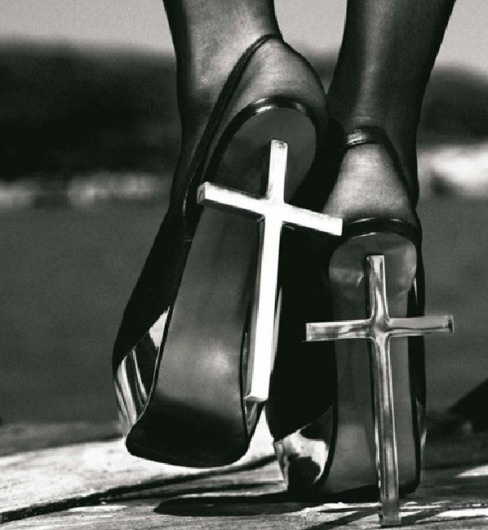 4Q0UX.png (598×649) #cross #heels #high