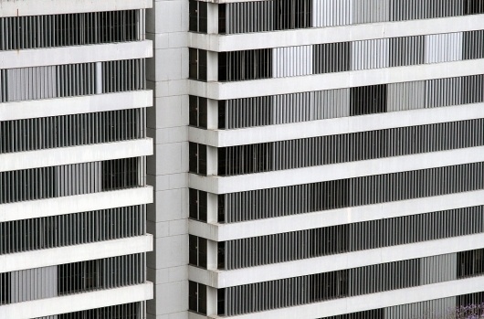 Tutte le dimensioni |Janelas | Flickr – Condivisione di foto! #white #black #geometric #building #and