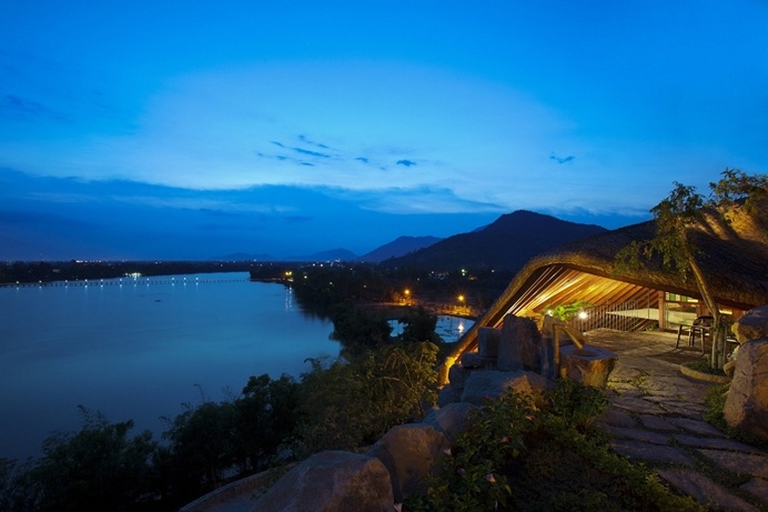 Spa Salon Built on a Riverbank