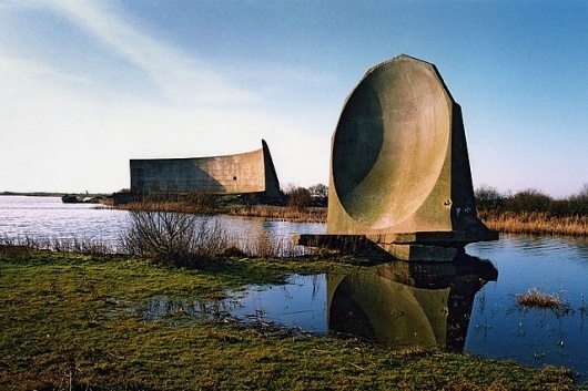 Denge Sound Mirrors - 1998 | Flickr - Photo Sharing! #concrete #mirrors #acoustic #sound #radar #denge