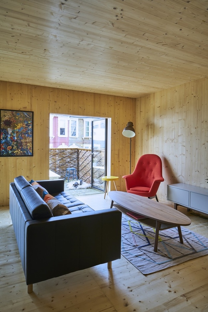 Barretts Grove Apartment Building in London / Groupwork and Amin Taha
