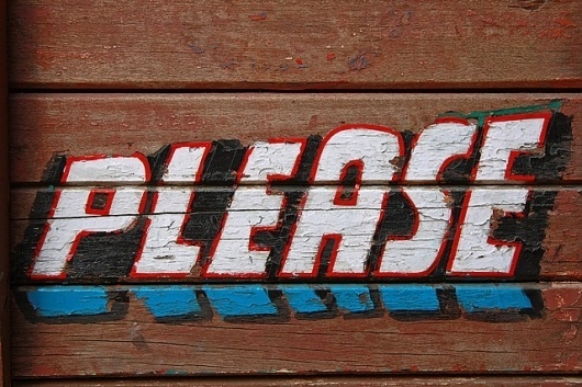 कृपया | Flickr - Photo Sharing! #red #hand #black #wood #written #type #please #blue #typography