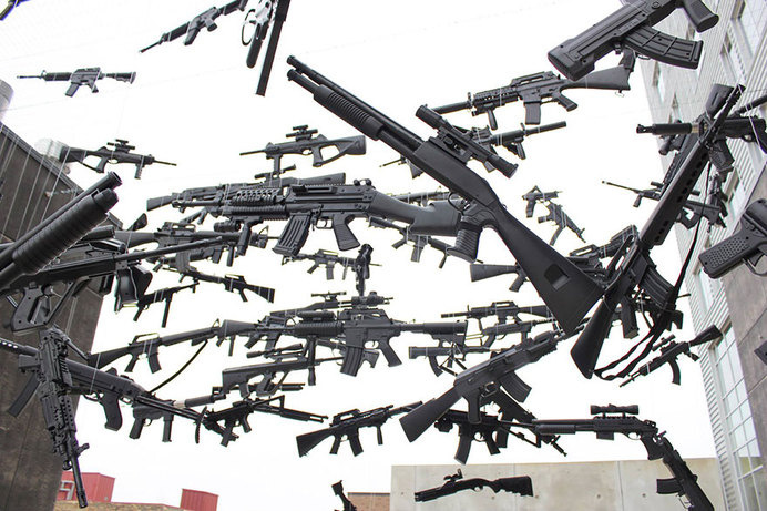 gun country carte des usa avec 150 fusils 5 Une carte des USA avec 150 fusils USA Sculpture photo Michael Murphy map image fusil carte a #gun #country