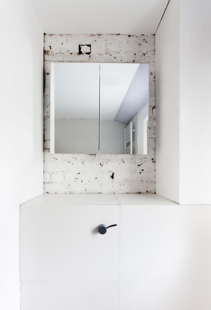 Plywood House by Simon Astridge. #simonastridge #brick #minimal #mirror