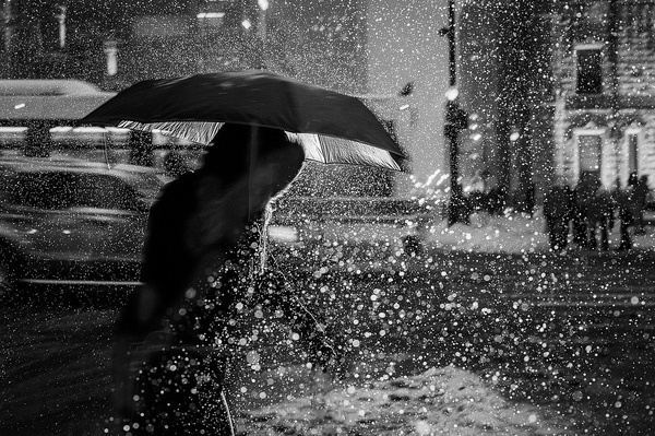 http://www.flickr.com/photos/30096797@N04/8550435442 #umbrella #photo #night #rain #light