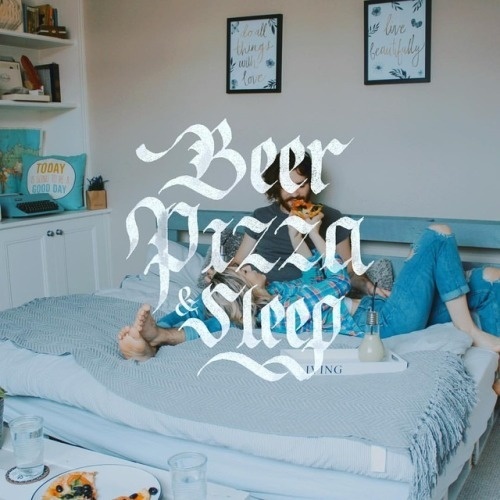 🍻🍕💤 Weekend Vibes - 📷by @heftiba / @unsplash - #pizza #sleep #beer #weekend #weekendvibes #lettering #calligraphy #calligraphypr