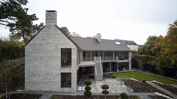 Somerton Long House, Somerset / Neil Choudhury Architects