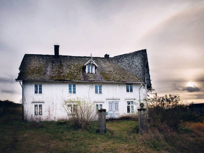 Britt Marie Bye Captures Abandoned Houses In The Arctic