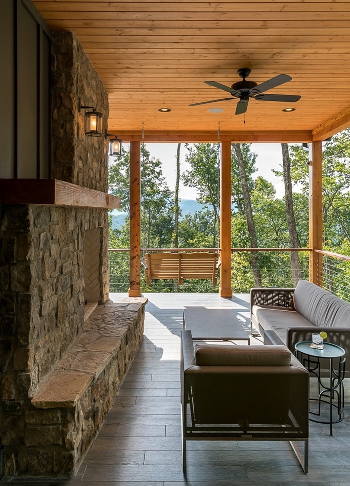 Waynesville Mountain Modern Craftsman House / ACM Design