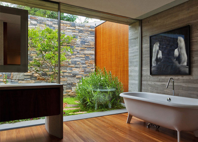 Modern Bathroom Decor with Live Plants - #bath, #interior, #decor, #plants, #greenery
