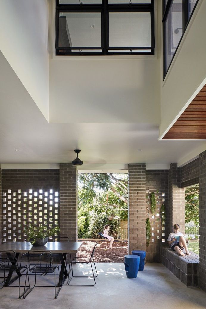 Moorooka House Featuring High Ceilings and an Abundance of Natural Light 11