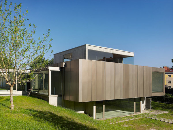 Exhibition Hall in Bertamiráns by Salgado Liñares Arquitectos #minimalist #building #architecture