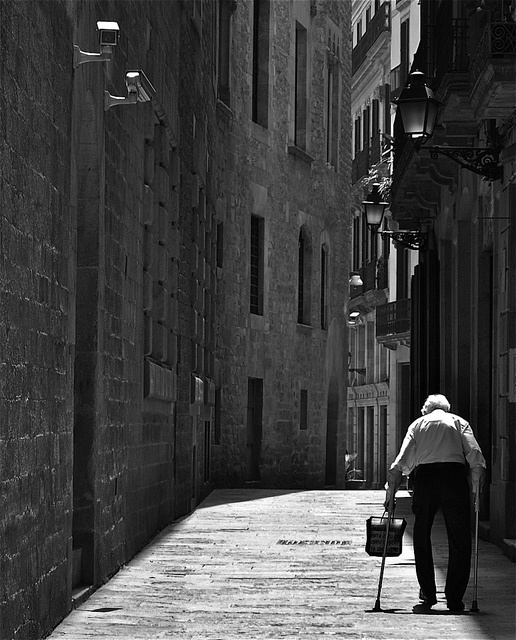 The man and the camera. #bw #barcelona