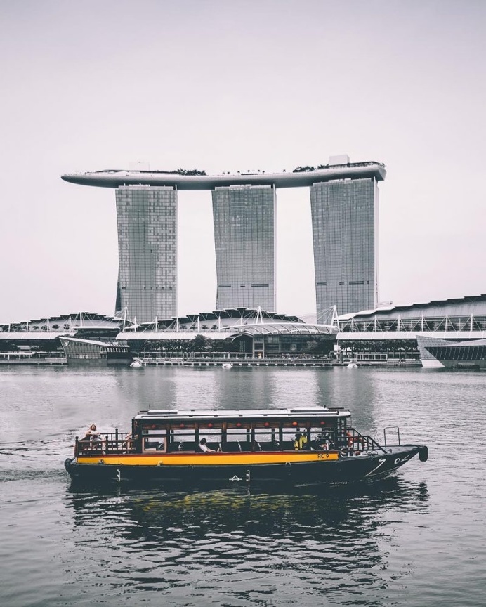 The Stunning Beauty Of Hong Kong's Cityscapes by Yik Keat