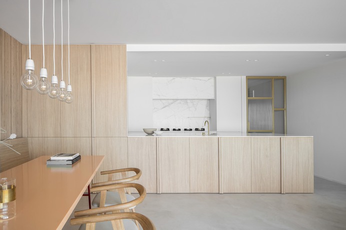 Residence LC by Nils Van der Celen