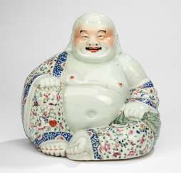 Budai porcelain with decoration in the colours of the 'Famille rose' #porcelain