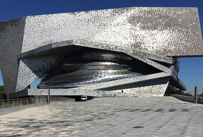 The architecture of the architect Jean Nouvel is a great proponent of contemporary architecture