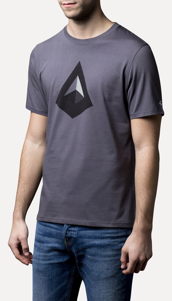 Vintisis Imhotep - Geometric t-shirt. A tribute to Egypt and its pyramids. #model #geometry #polygon #geometric #shirt #triangle #t-shirt #menswear #pyramid #fashion