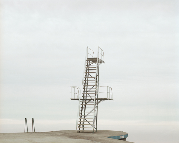 Mathieu Bernard Reymond #mathieu #photography #platform #diving #minimal #reymond #bernard #grey