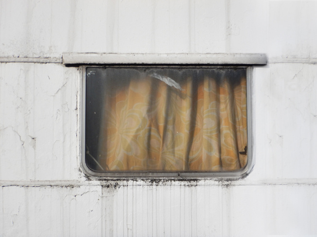 BUNGALOW caravan window PHOTOGRAPHIE (C) [ catrin mackowski ]