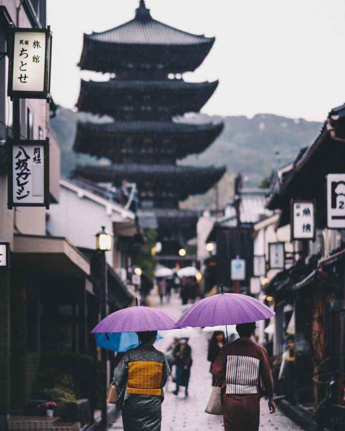 Stunning Street Photos in Japan by Hiro Shimada