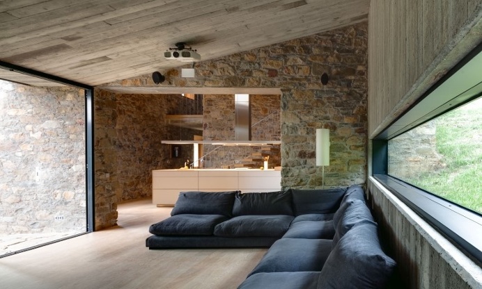 Rebuilding and Extension of the Farmhouse Can Calau