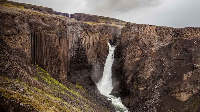 Beautiful landscape images of Iceland captured by Stefan Stammbach design inspiration designblog high quality www.mindsparklemag.com