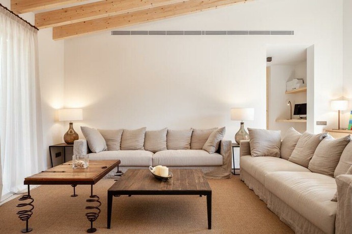 Spanish Coastal House with Large Outdoor Living Areas 6