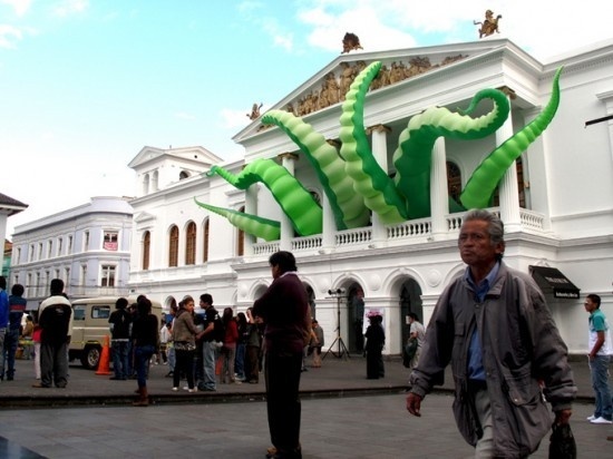 Filthy Luker – Fubiz™ #monster #tenacles #art #street