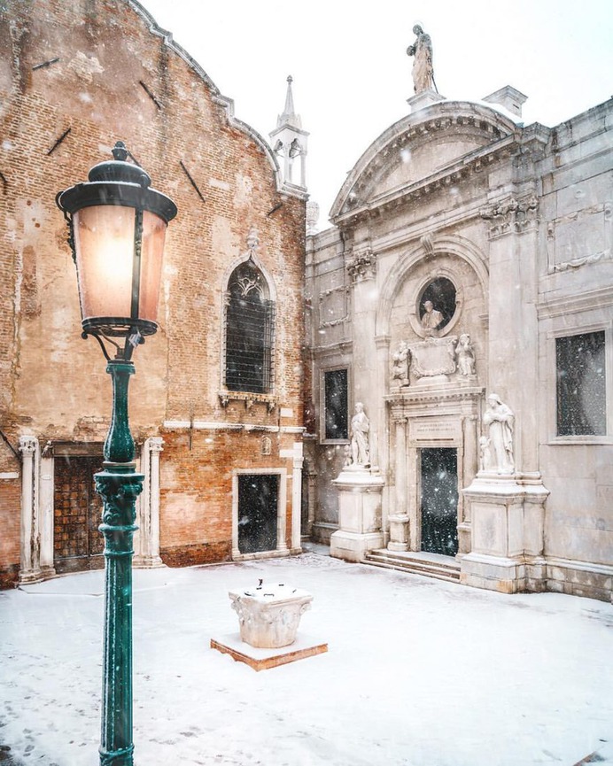Fantastic Street Photos in Venice by Marco Gaggio