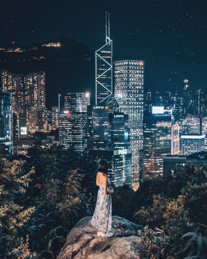 Striking Street Photos of Hong Kong by Donald Chan