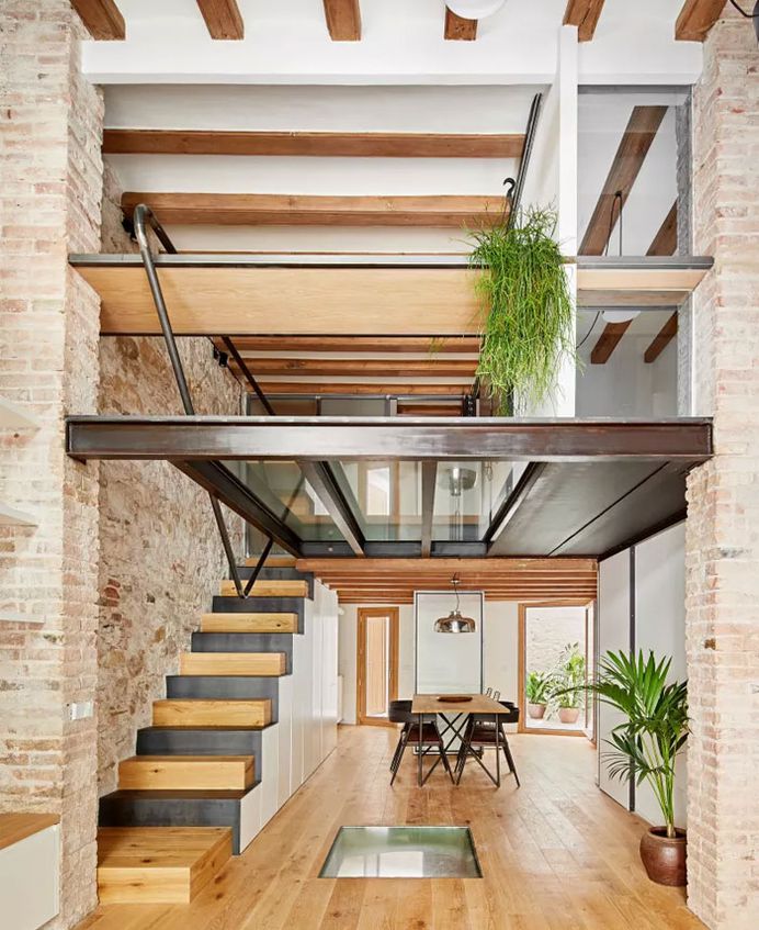 Triplex in Barcelona Covered in Traditional Ceramic Bricks