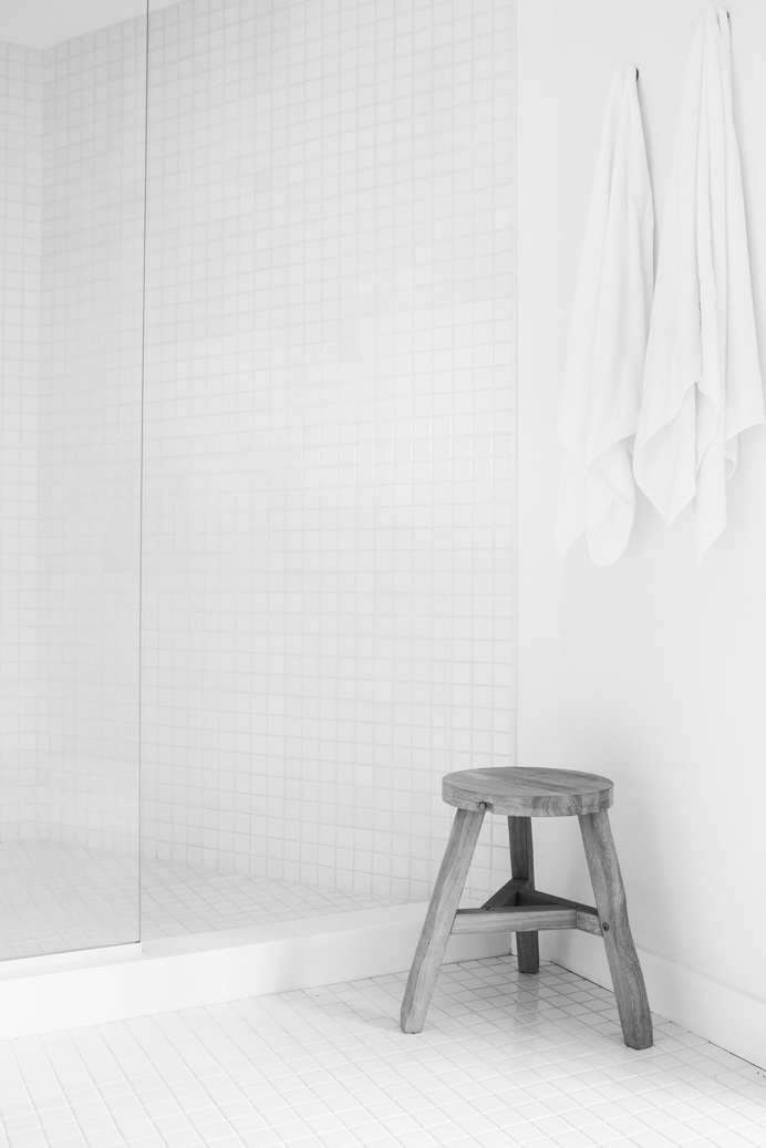 White bathroom. Red Dirt Rd House by Amee Allsop. #bathroom #minimalism #ameeallsop