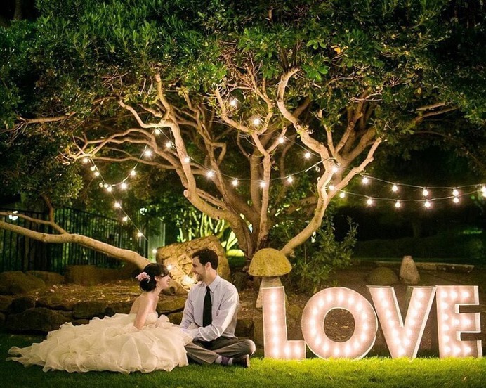 Valentine's Day Wedding Ideas: Theme Decor, Photobooth Props, Selfie Frames, And Balloon Decor!