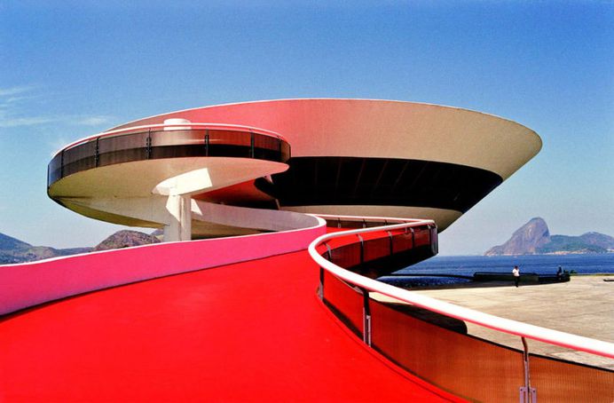 Oscar Niemeyer, Marcela Grassi · Museu d’Arte Contemporanea de Niteroi