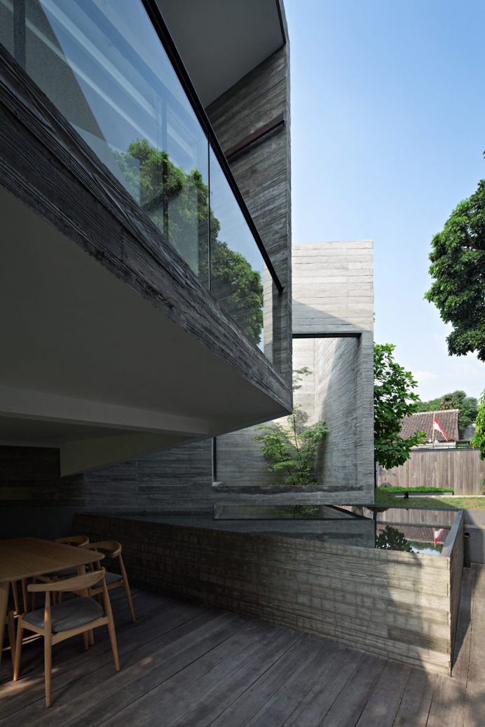 IT Residence by Andramatin Mixes Privacy with Endless Visual Stimulation