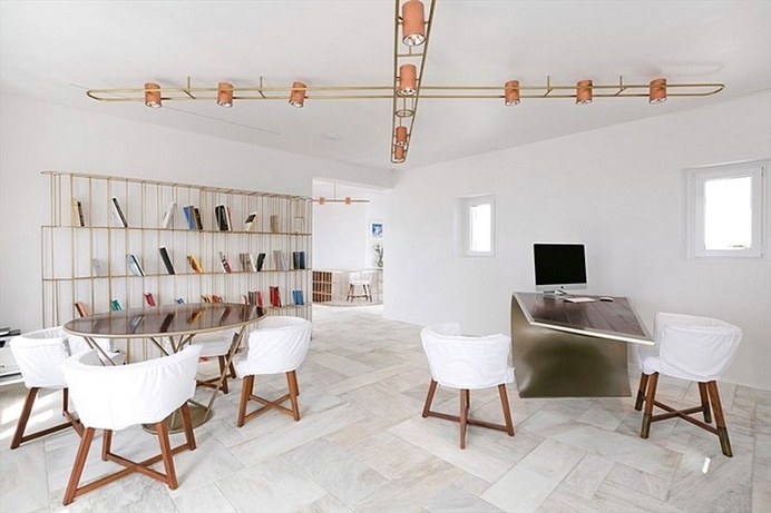 Mykonos Office – an Ergonomic and Elegant Workspace / Eleftherios Ambatzis